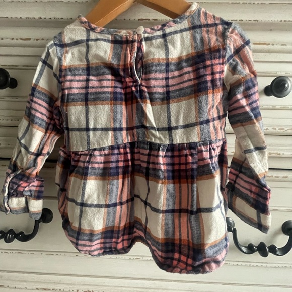 🍭 OshKosh B’Gosh infant girl long sleeve Flannel in size 18M - Picture 3 of 4